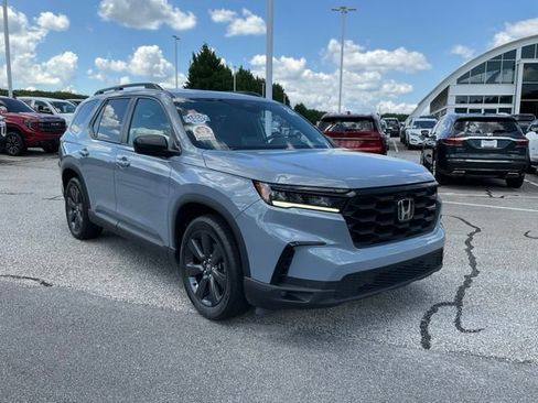 Used 2025 Honda Pilot Sport image 3