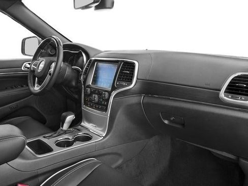 Used 2016 Jeep Grand Cherokee Overland AWD/4WD image 16