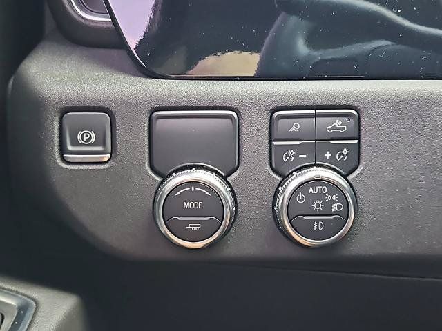 Certified 2025 GMC Sierra 1500 SLT RWD image 18