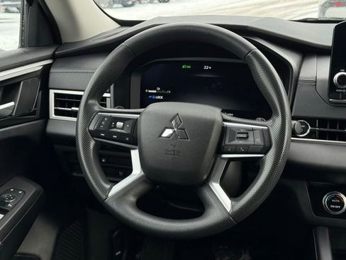 Used 2023 Mitsubishi Outlander ES image 8