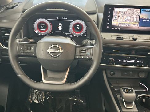 Used 2025 Nissan Rogue SL w/ Tech Package FWD image 13