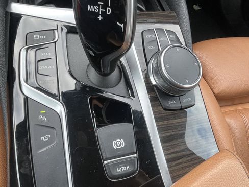 Used 2019 BMW 540i xDrive w/ Premium Package image 17