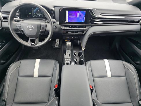 Used 2025 Toyota Camry SE FWD image 16