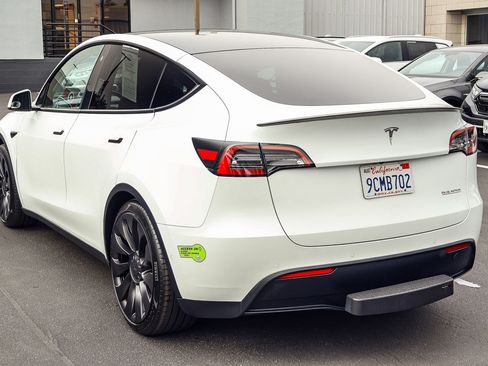 Used 2022 Tesla Model Y Performance image 23