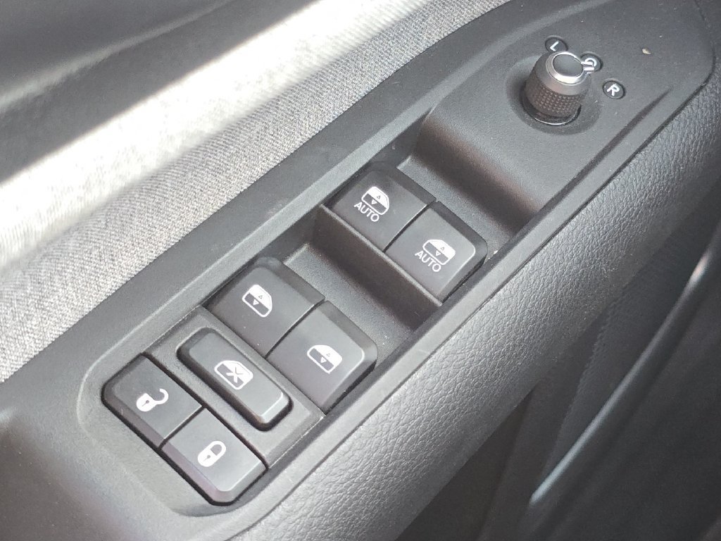Used 2023 Jeep Compass Latitude w/ Convenience Group AWD/4WD image 24