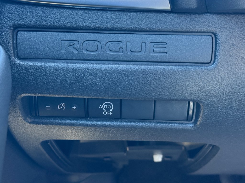 Used 2023 Nissan Rogue S AWD/4WD image 36