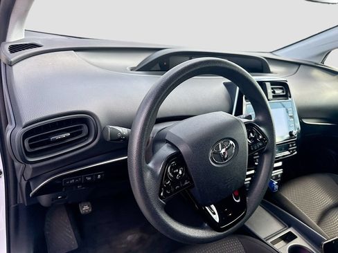 Used 2022 Toyota Prius LE FWD image 9