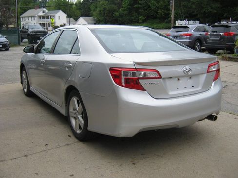 Used 2014 Toyota Camry SE FWD image 7