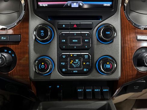 Used 2016 Ford F250 King Ranch w/ FX4 Off-Road Package AWD/4WD image 5