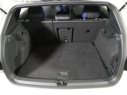 Used 2024 Volkswagen Golf R image 18