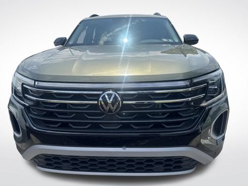 Certified 2025 Volkswagen Atlas Peak Edition SE AWD/4WD image 4
