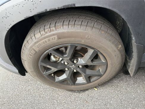Used 2025 Toyota Corolla Cross LE FWD image 8