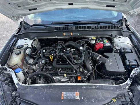 Used 2018 Ford Fusion SE w/ Equipment Group 201A FWD image 9