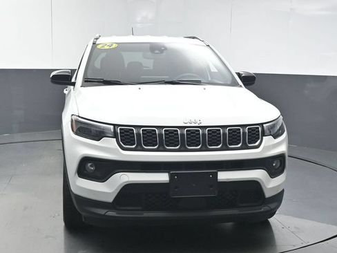 Used 2024 Jeep Compass Latitude AWD/4WD image 3