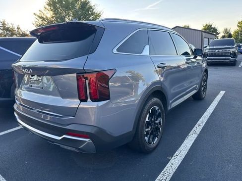 Used 2024 Kia Sorento S w/ Panoramic Sunroof Package FWD image 4