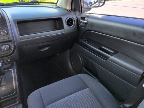 Used 2012 Jeep Compass Latitude w/ Altitude Pkg FWD image 16