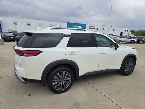 Used 2022 Nissan Pathfinder SL w/ SL Premium Package AWD/4WD image 13