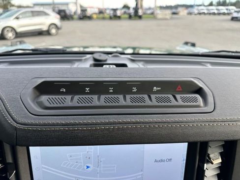 Used 2025 Ford Bronco Badlands image 19