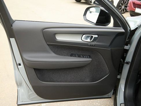 New 2025 Volvo XC40 B5 Plus w/ Protection Package Premier image 10