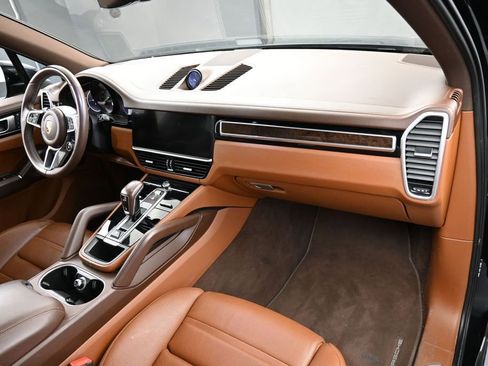 Certified 2023 Porsche Cayenne Platinum Edition AWD/4WD image 31