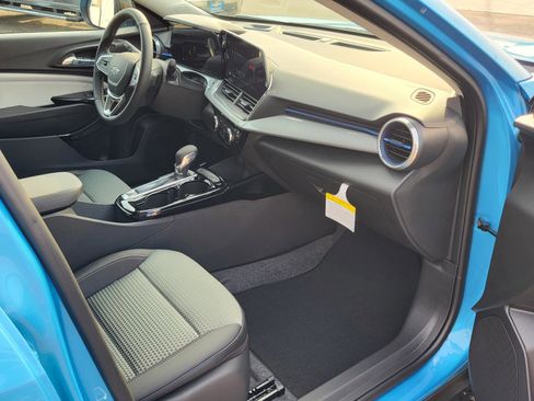 New 2026 Chevrolet Trax LT w/ Driver Confidence Package FWD image 9