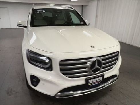 Used 2024 Mercedes-Benz GLB 250 4MATIC image 2