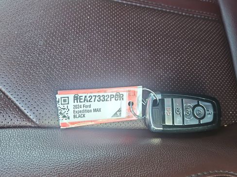 Used 2024 Ford Expedition Max Limited image 21