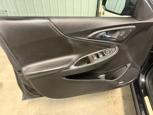 Used 2018 Chevrolet Malibu Premier w/ Premier Sun and Wheel Package FWD image 21