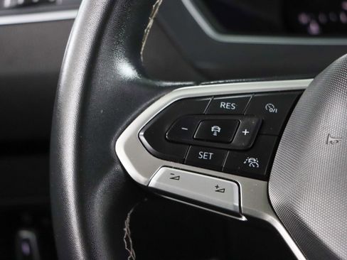 Used 2022 Volkswagen Tiguan SE AWD/4WD image 13