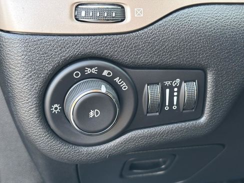 Used 2017 Jeep Cherokee Limited AWD/4WD image 18