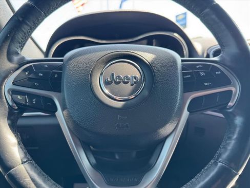 Used 2019 Jeep Grand Cherokee Limited image 17