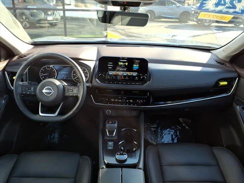 Used 2023 Nissan Rogue SL w/ SL Premium Package image 11