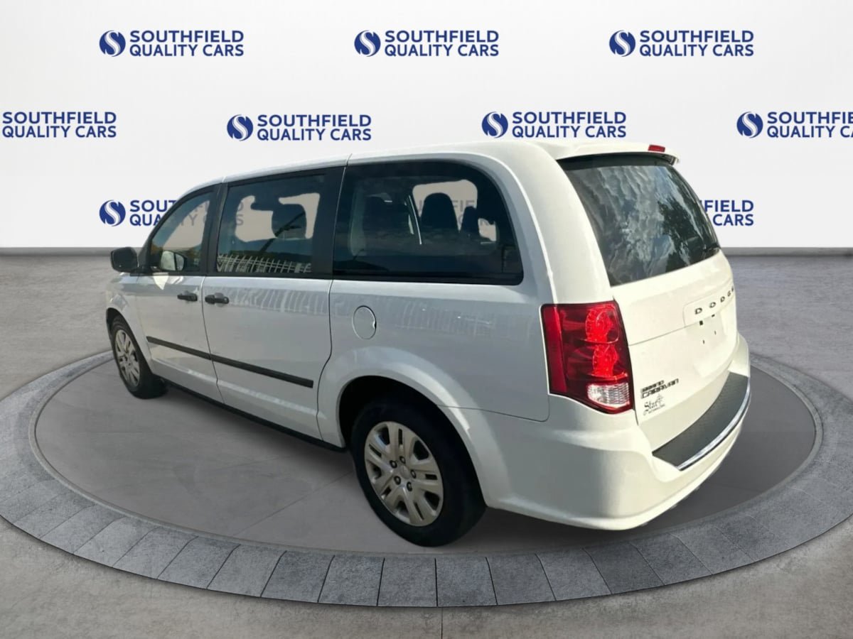 Used 2016 Dodge Grand Caravan American Value Package w/ UConnect Hands-Free Group FWD image 4