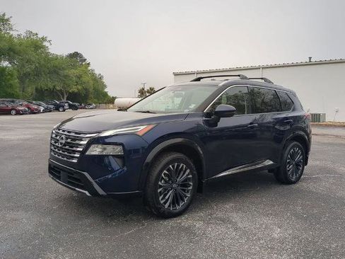 Certified 2025 Nissan Rogue Platinum image 8