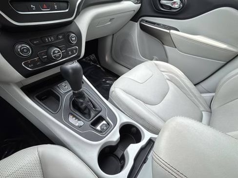 Used 2021 Jeep Cherokee Latitude Lux w/ Sun & Sound Group FWD image 14