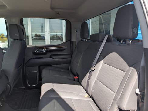 Used 2022 Chevrolet Silverado 1500 LT AWD/4WD image 9