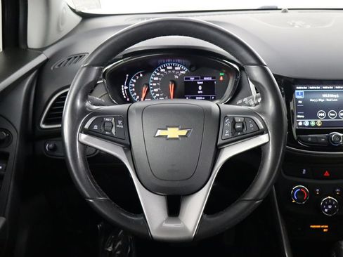 Used 2019 Chevrolet Trax LT w/ LT Convenience Package FWD image 7