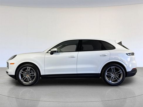 Used 2025 Porsche Cayenne image 2