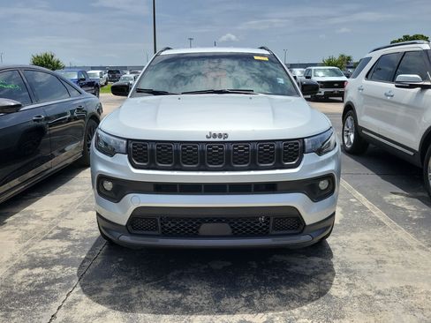 Used 2026 Jeep Compass Latitude AWD/4WD image 2