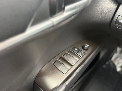 Used 2021 Toyota Camry SE FWD image 9