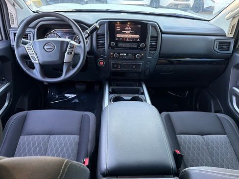 Used 2024 Nissan Titan SV w/ SV Convenience Package image 15