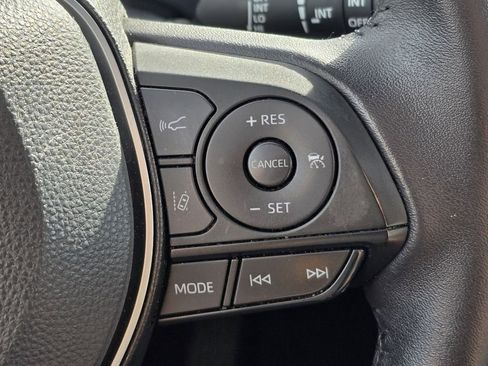 Used 2022 Toyota RAV4 XLE Premium AWD/4WD image 15
