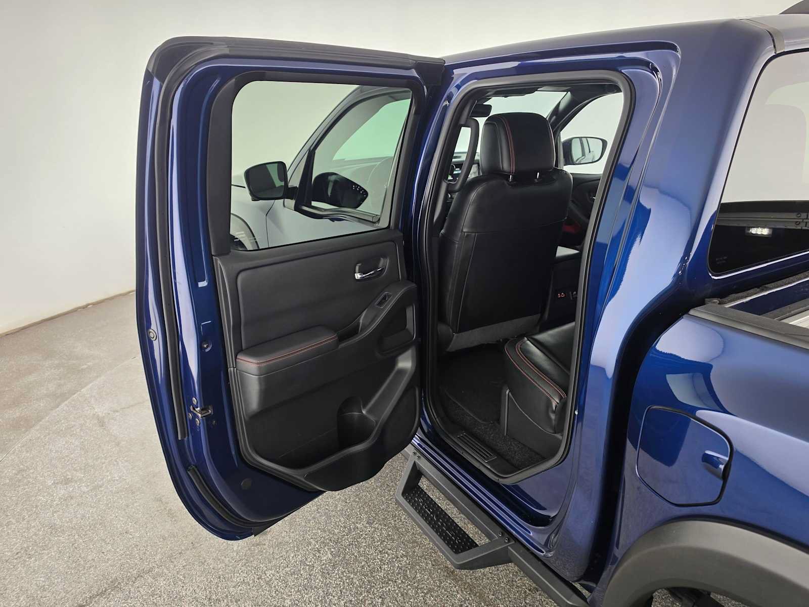 Used 2023 Nissan Frontier PRO-4X w/ Pro-4X Premium Package AWD/4WD image 15