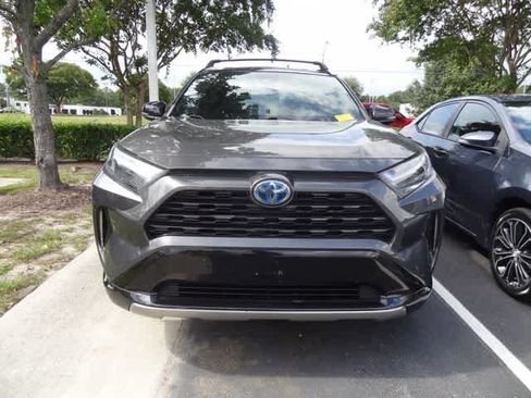 Used 2022 Toyota RAV4 XSE AWD/4WD image 2