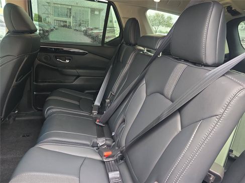 Used 2025 Honda Pilot Touring image 12