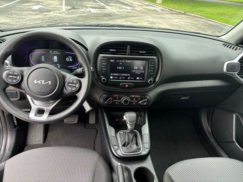 Used 2025 Kia Soul LX w/ LX Technology Package FWD image 28