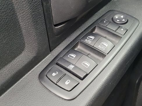 Used 2015 RAM 1500 Express image 27