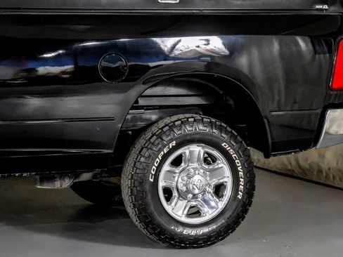 Used 2017 RAM 2500 Tradesman w/ Chrome Appearance Group image 13