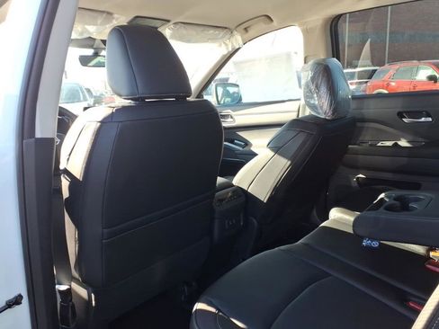 New 2026 Nissan Pathfinder SL image 27