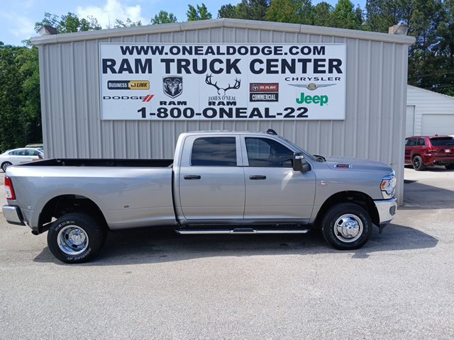 Used 2024 RAM 3500 Tradesman w/ Chrome Appearance Group AWD/4WD image 2